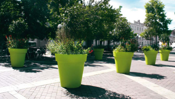 Buy Unique Modern Fiberglass Flower Pots Glossy Finished For Indoor Outdoor Decor online manufacture