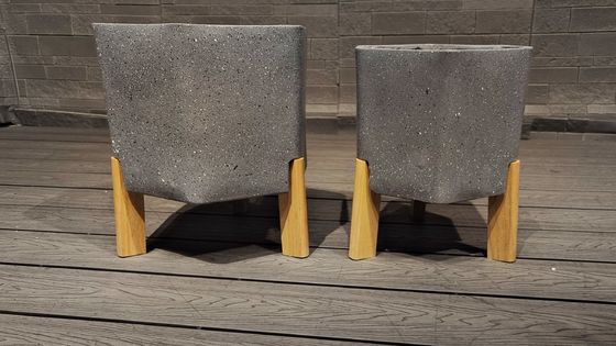 Buy Characterful Fiber Clay Planter with leg for Hotel Gardens Indoor or Outdoor online manufacture