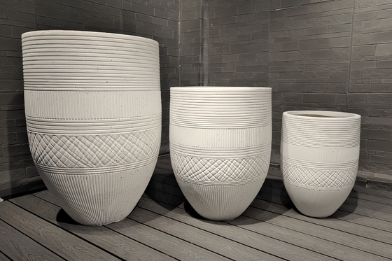 Hotselling White Textured Bands Round Fiber Clay Planter Deluxe Decoration Project